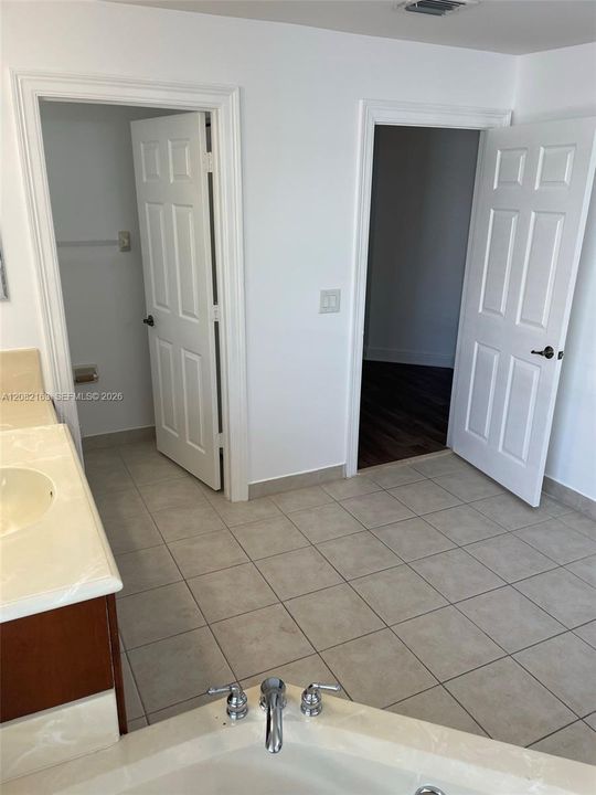 For Rent: $6,500 (5 beds, 3 baths, 3595 Square Feet)