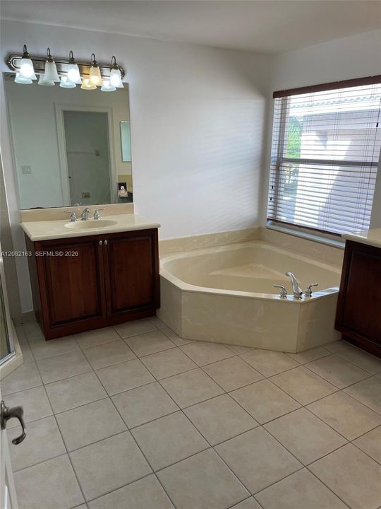 For Rent: $6,500 (5 beds, 3 baths, 3595 Square Feet)