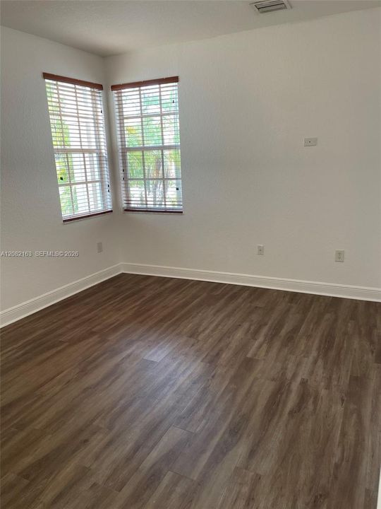 For Rent: $6,500 (5 beds, 3 baths, 3595 Square Feet)
