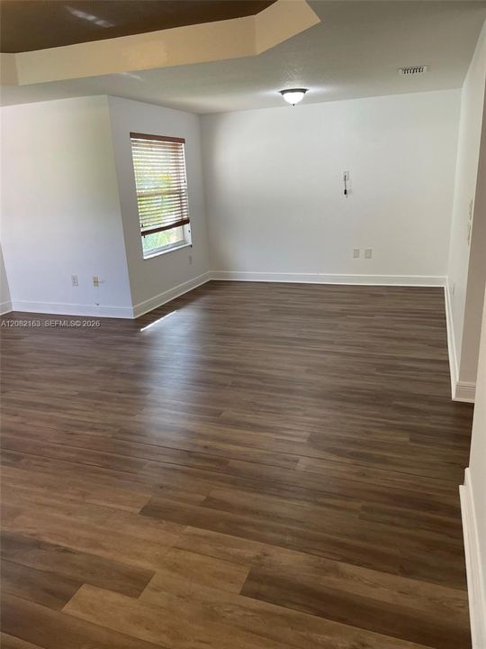 For Rent: $6,500 (5 beds, 3 baths, 3595 Square Feet)