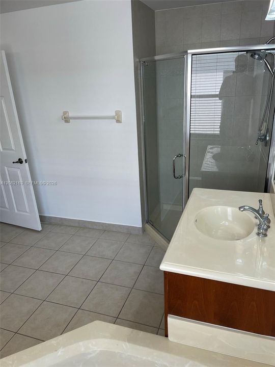 For Rent: $6,500 (5 beds, 3 baths, 3595 Square Feet)