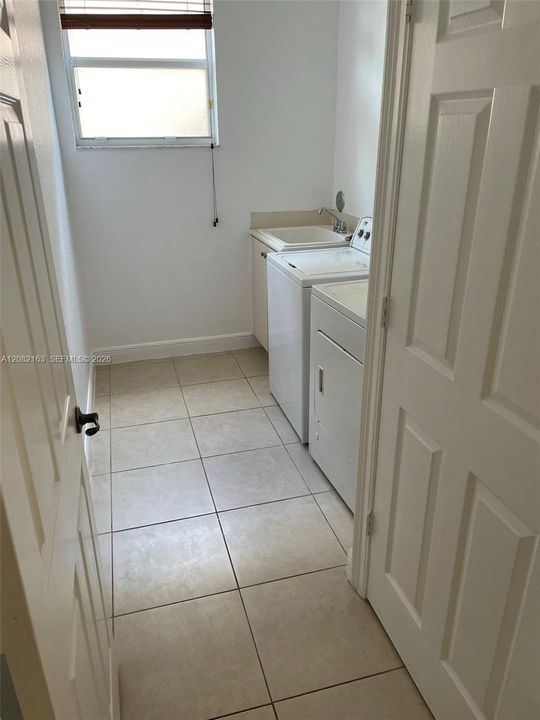 For Rent: $6,500 (5 beds, 3 baths, 3595 Square Feet)