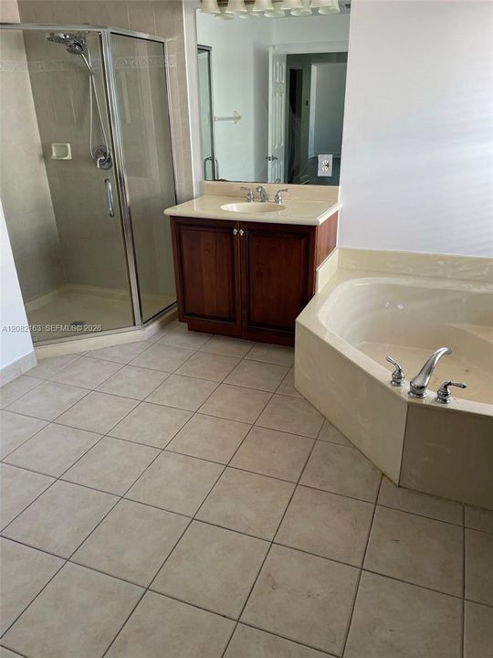 For Rent: $6,500 (5 beds, 3 baths, 3595 Square Feet)