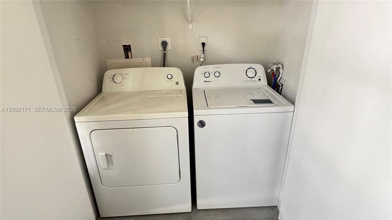 For Rent: $1,995 (2 beds, 2 baths, 992 Square Feet)