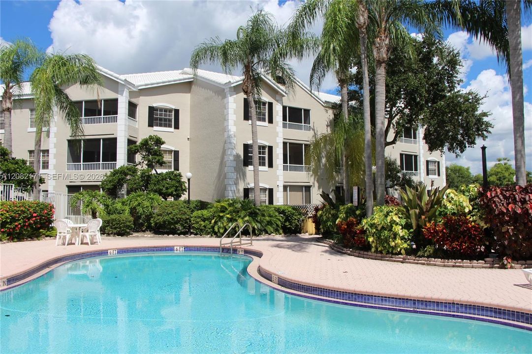 For Rent: $1,995 (2 beds, 2 baths, 992 Square Feet)