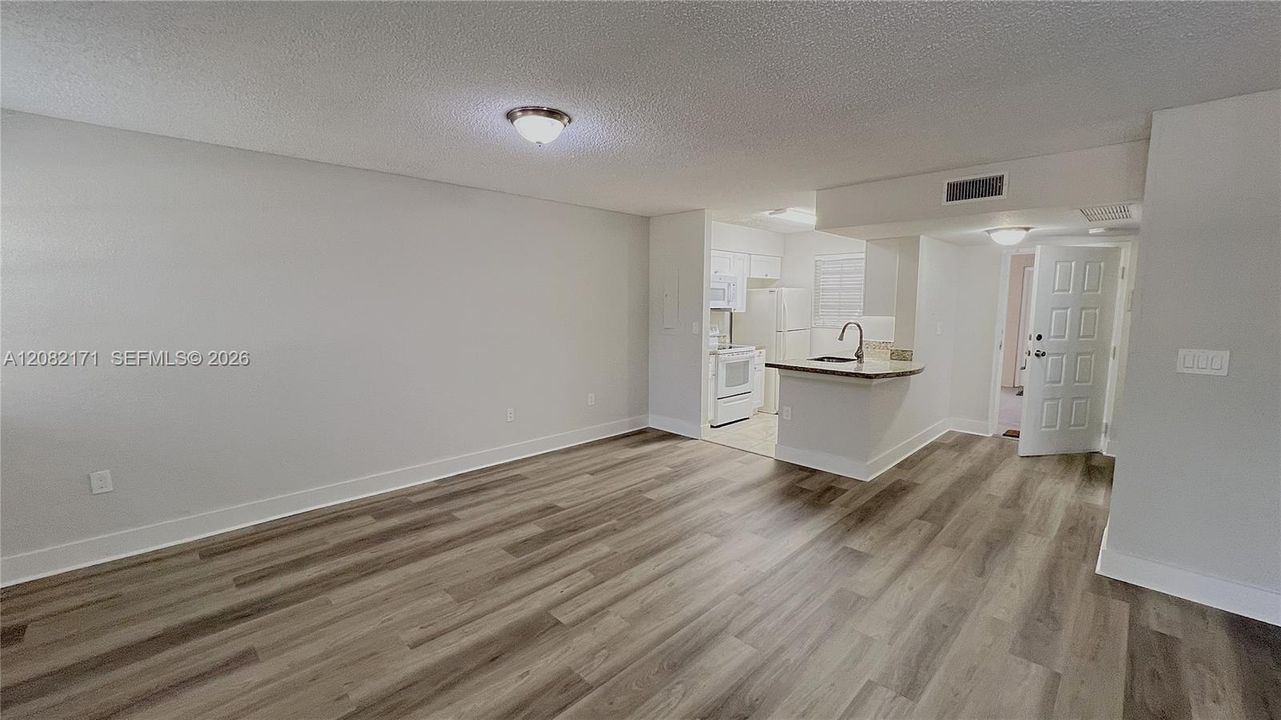 For Rent: $1,995 (2 beds, 2 baths, 992 Square Feet)