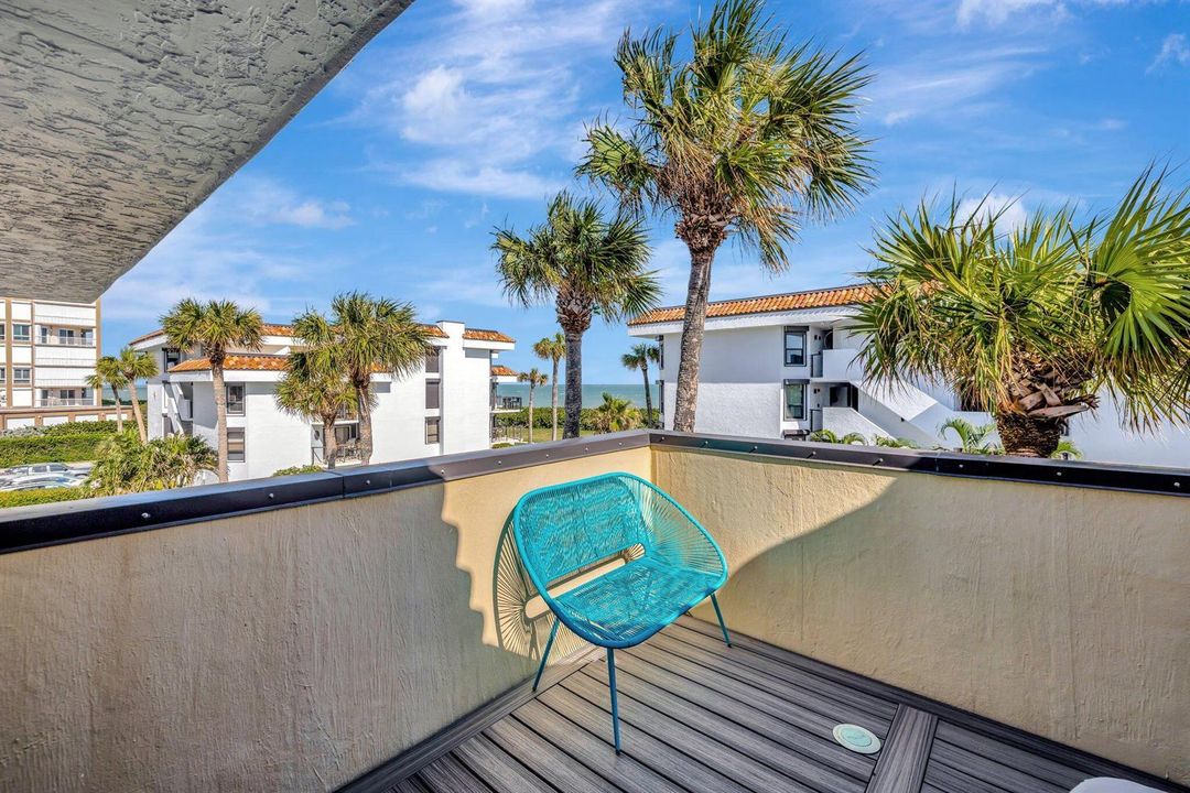 Egg Chair Deck 2