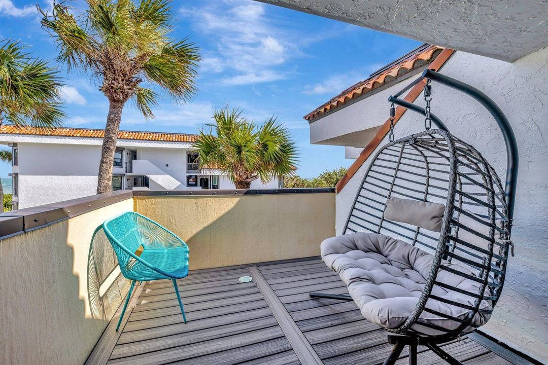 Egg Chair Deck 1