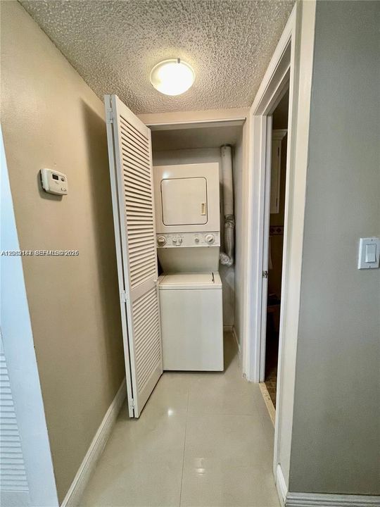 На продажу: $188,000 (1 спален, 1 ванн, 988 Квадратных фут)