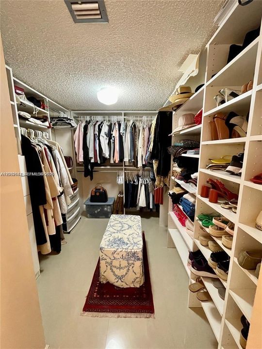 На продажу: $188,000 (1 спален, 1 ванн, 988 Квадратных фут)