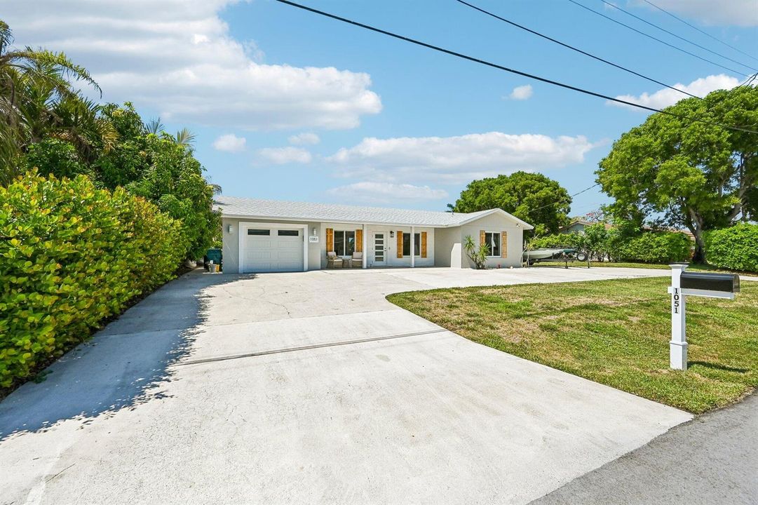 1051 SW 25th Ave