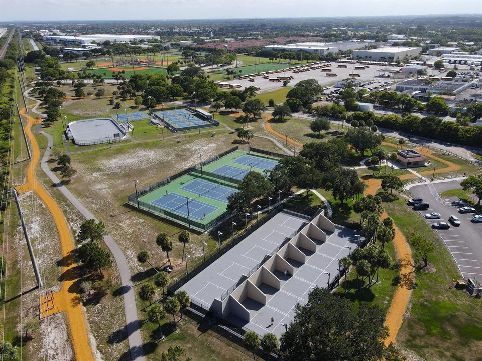 Walkable to Caloosa Park