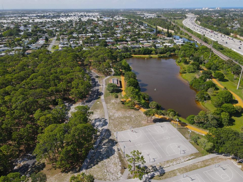 Walkable to Caloosa Park