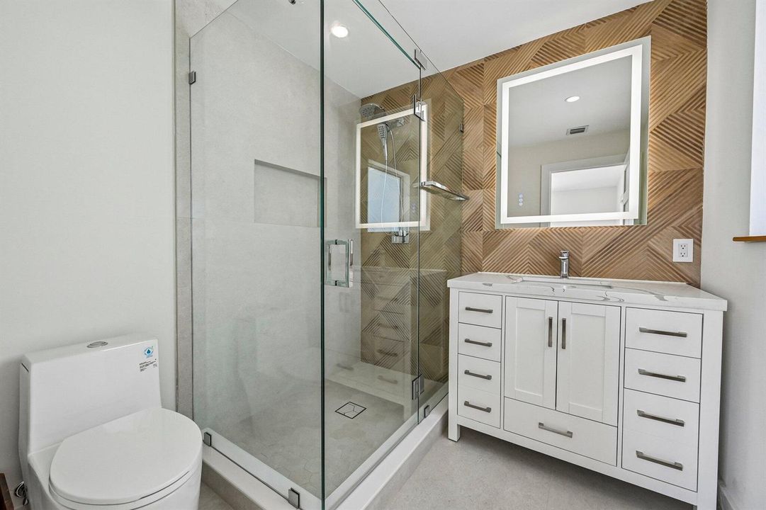 Bedroom 2 En Suite Bath