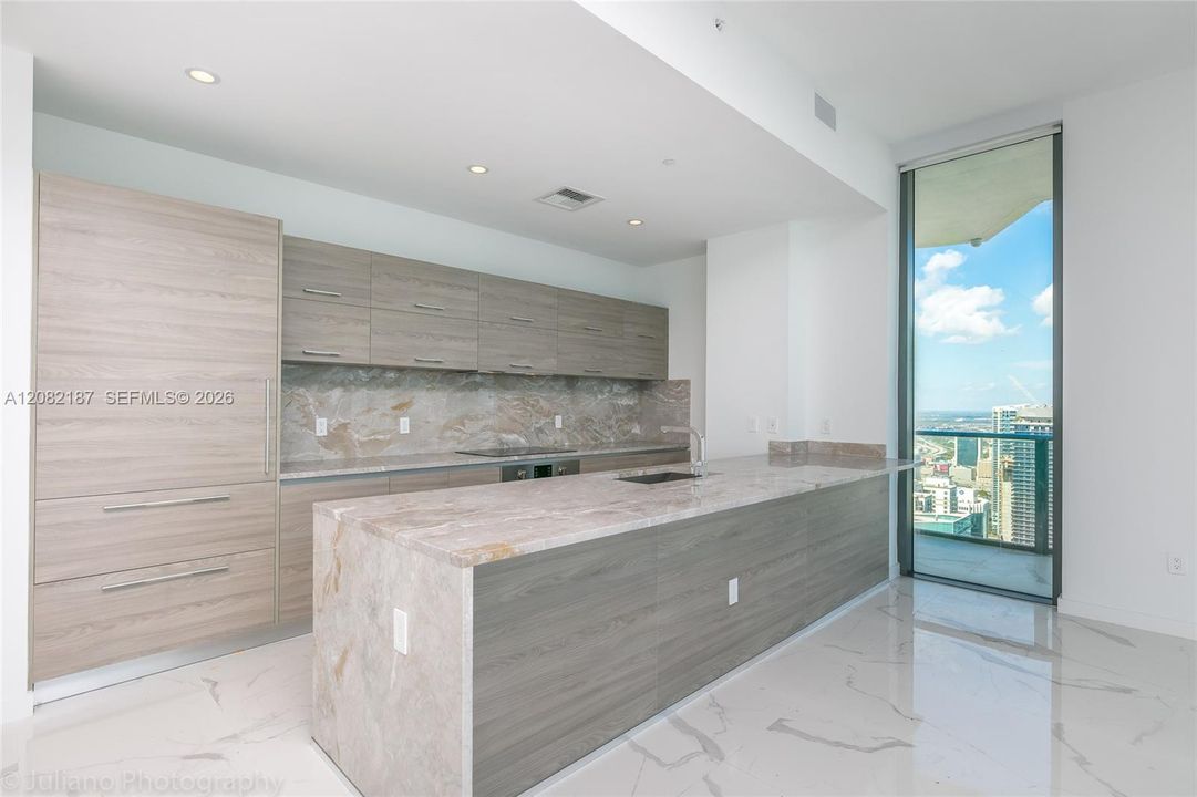 На продажу: $2,475,000 (3 спален, 3 ванн, 1830 Квадратных фут)