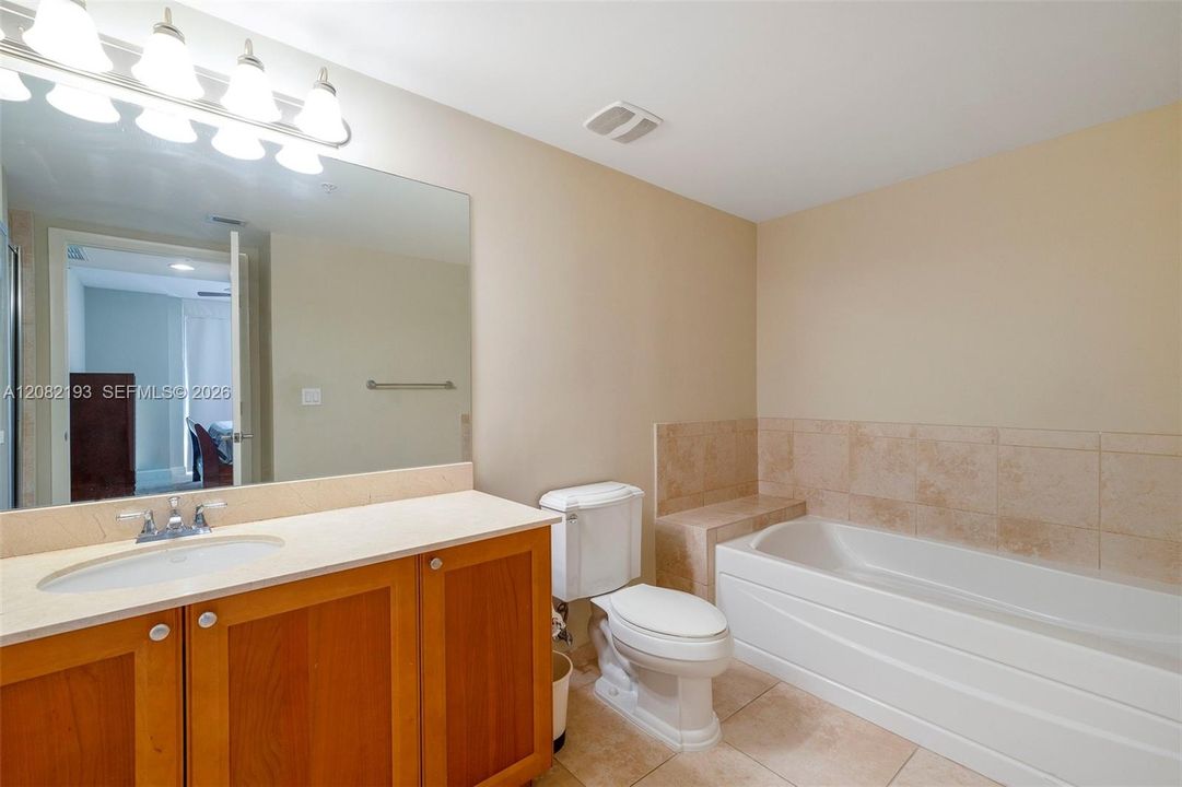 В аренду: $3,900 (2 спален, 2 ванн, 1247 Квадратных фут)