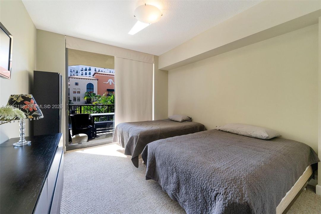 В аренду: $3,900 (2 спален, 2 ванн, 1247 Квадратных фут)
