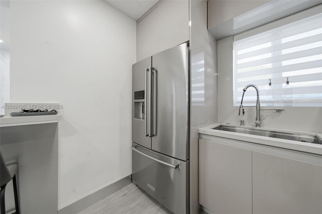 В аренду: $3,000 (2 спален, 1 ванн, 1384 Квадратных фут)