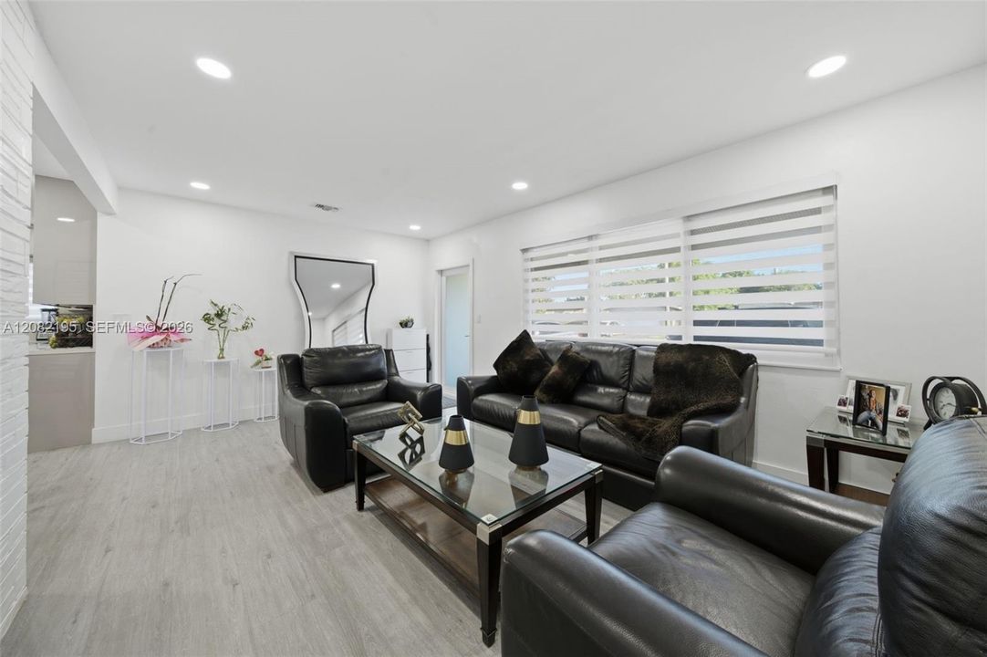В аренду: $3,000 (2 спален, 1 ванн, 1384 Квадратных фут)