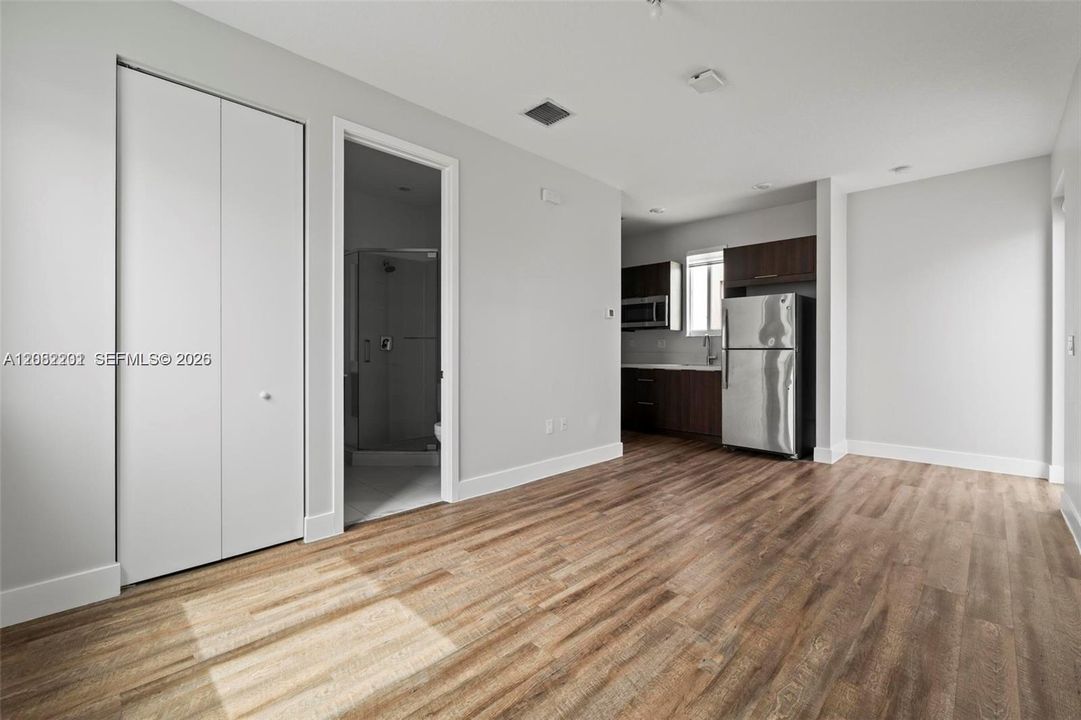For Rent: $1,980 (0 beds, 1 baths, 2379 Square Feet)