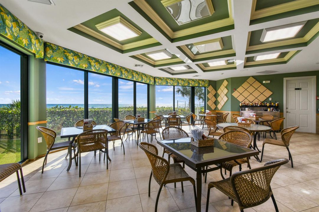 Residents Poolside Cafe