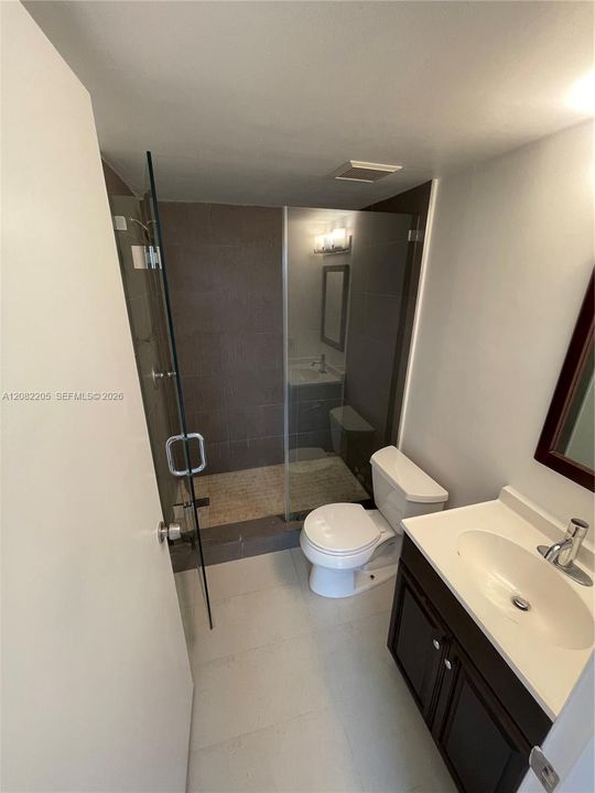 En Venta: $329,900 (2 camas, 2 baños, 625 Pies cuadrados)