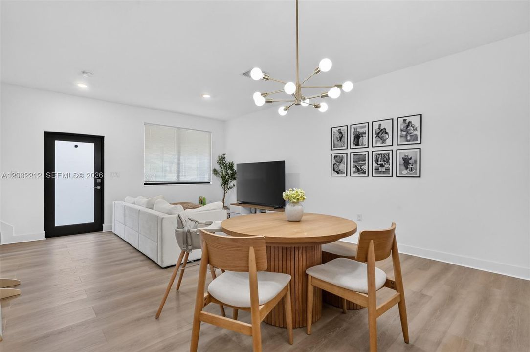 En Venta: $679,000 (3 camas, 2 baños, 1610 Pies cuadrados)
