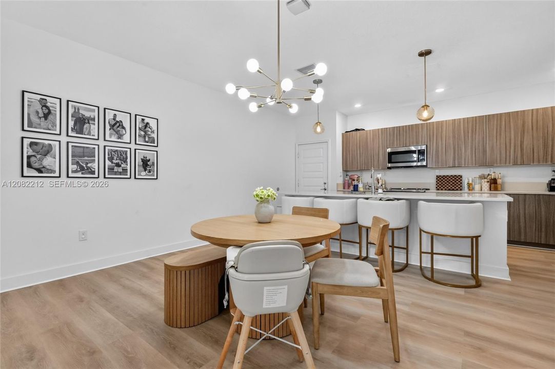 En Venta: $679,000 (3 camas, 2 baños, 1610 Pies cuadrados)