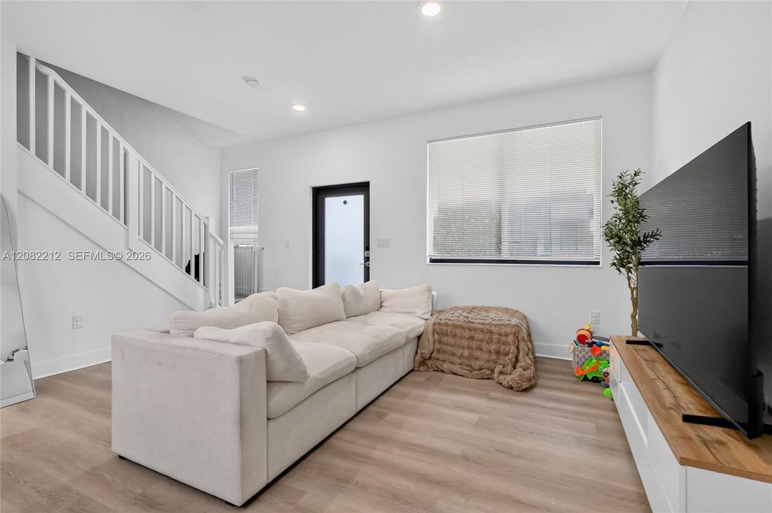 En Venta: $679,000 (3 camas, 2 baños, 1610 Pies cuadrados)