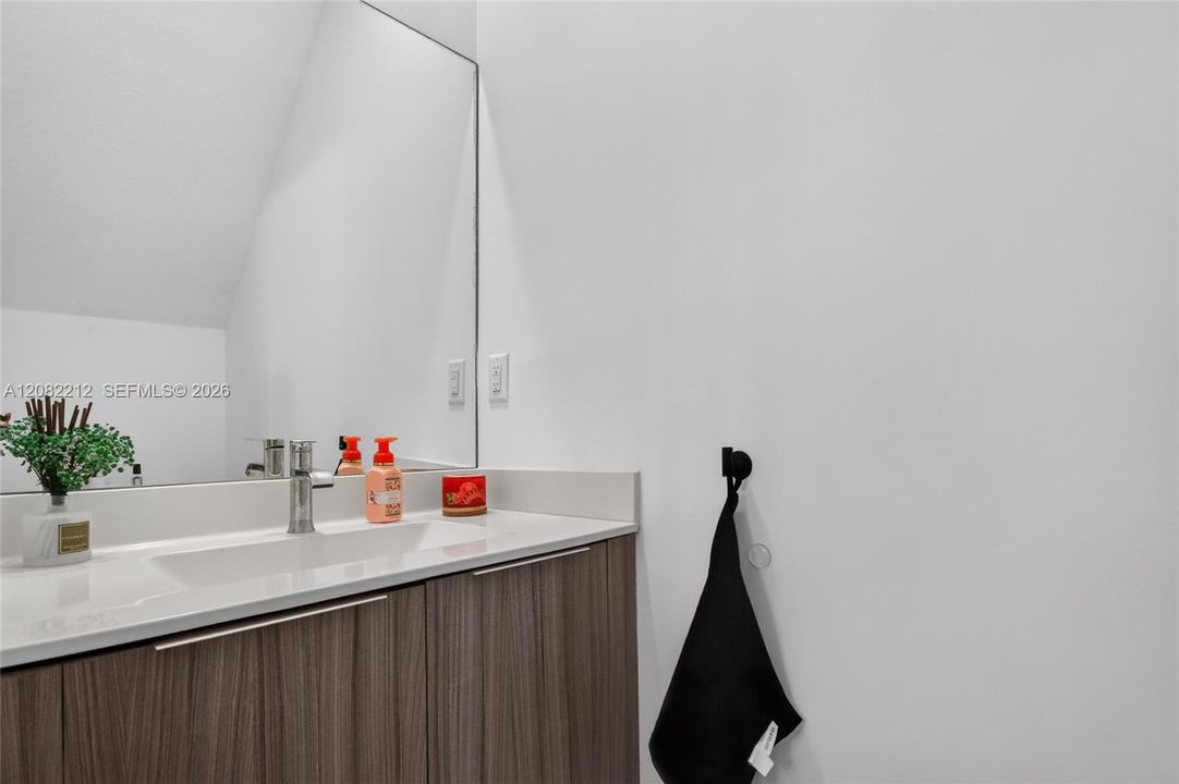 En Venta: $679,000 (3 camas, 2 baños, 1610 Pies cuadrados)