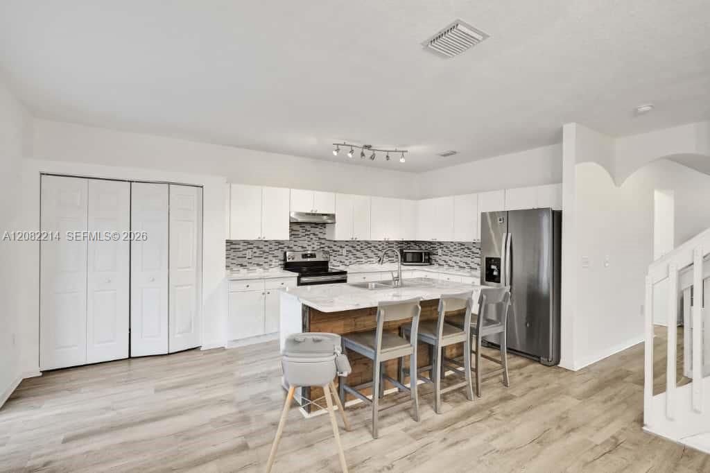 For Sale: $339,000 (4 beds, 2 baths, 1846 Square Feet)