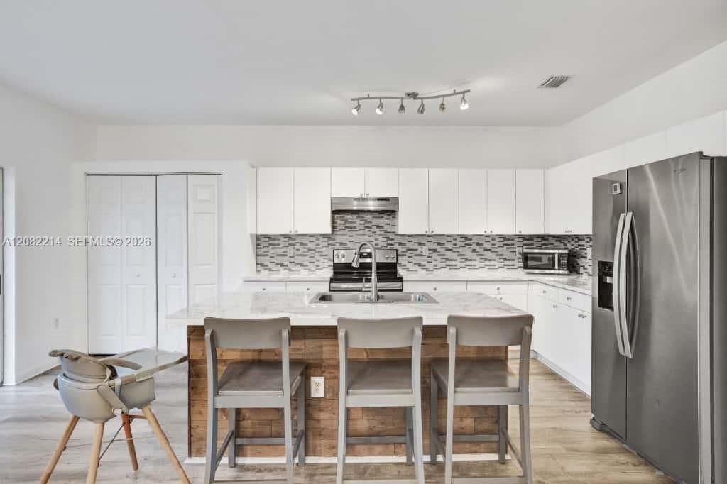 For Sale: $339,000 (4 beds, 2 baths, 1846 Square Feet)