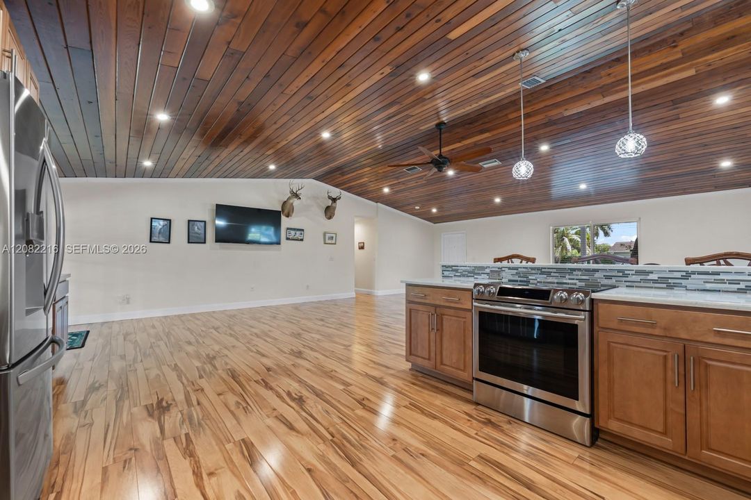 На продажу: $749,999 (3 спален, 2 ванн, 1738 Квадратных фут)