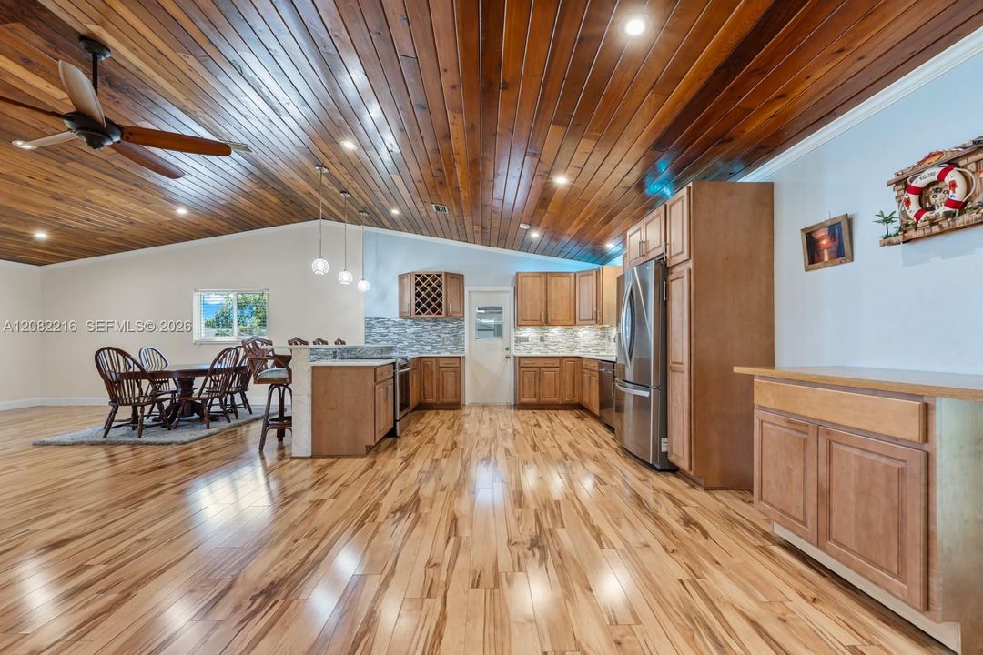 На продажу: $749,999 (3 спален, 2 ванн, 1738 Квадратных фут)