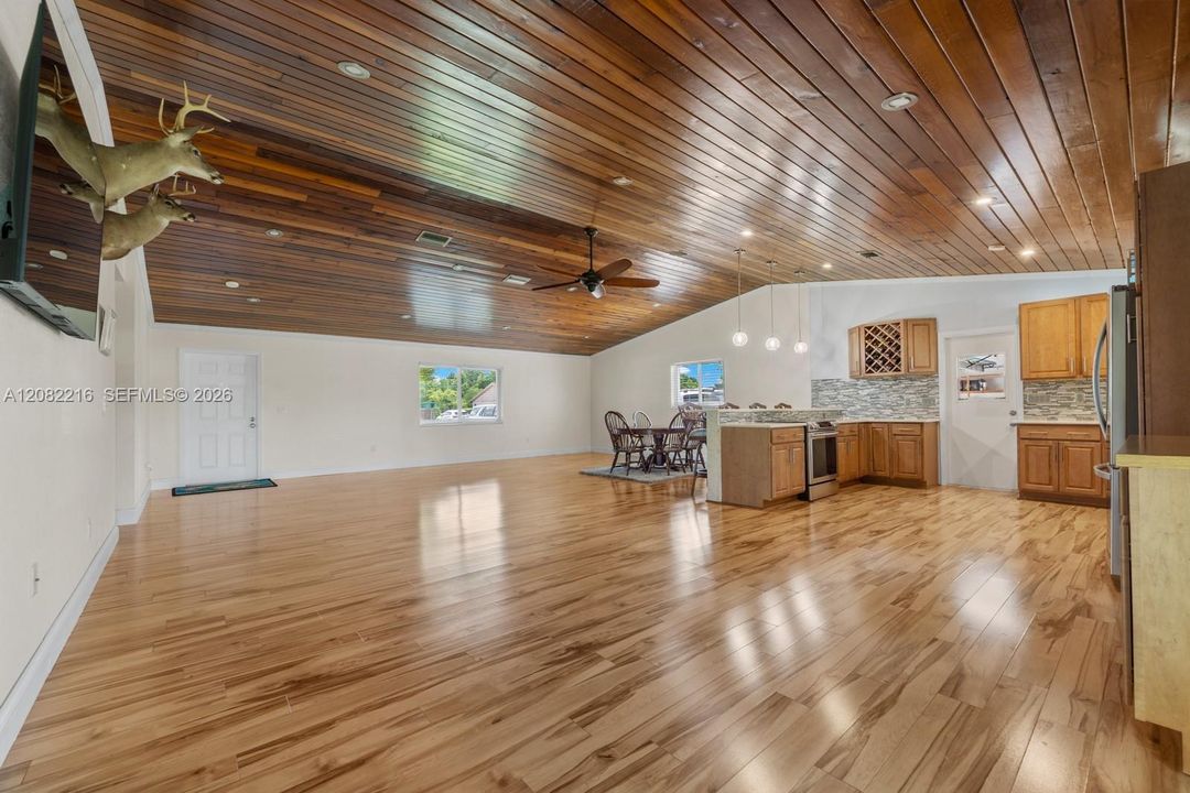 На продажу: $749,999 (3 спален, 2 ванн, 1738 Квадратных фут)