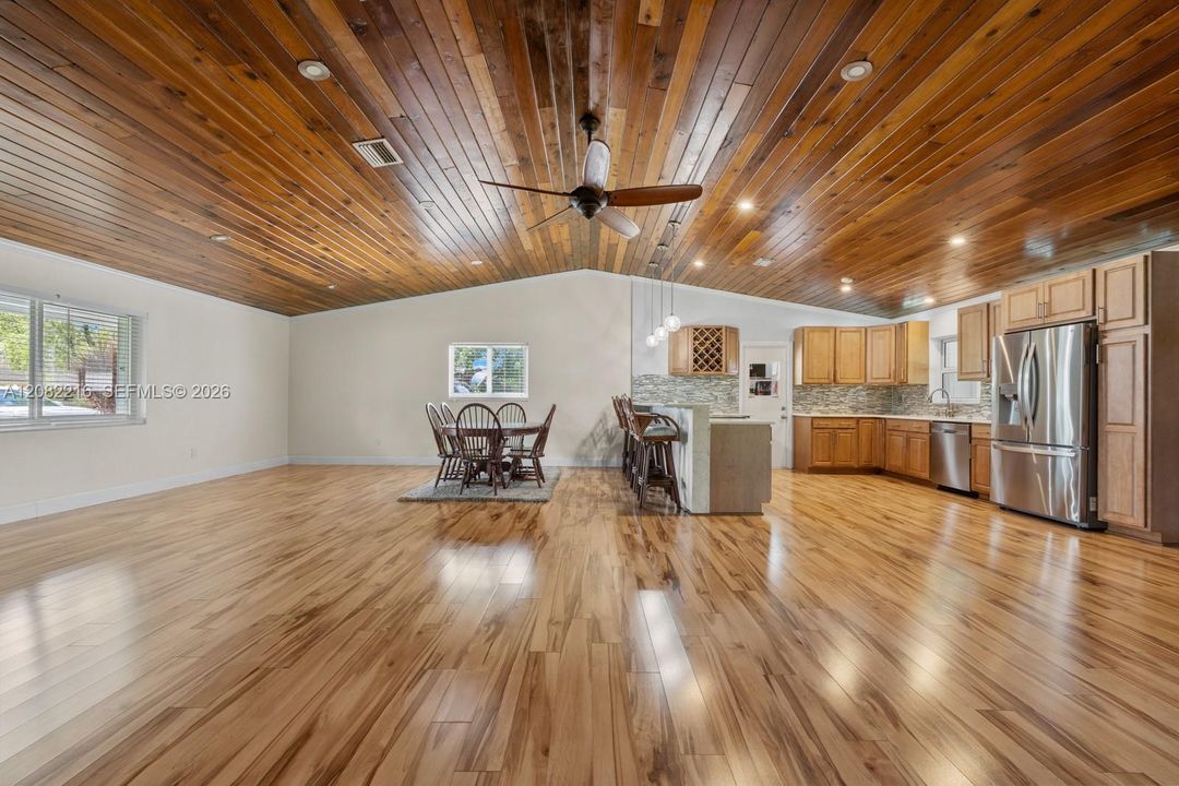 На продажу: $749,999 (3 спален, 2 ванн, 1738 Квадратных фут)