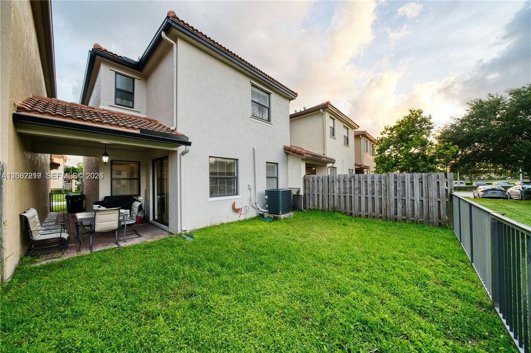 出租: $3,000 (3 贝兹, 2 浴室, 1658 平方英尺)