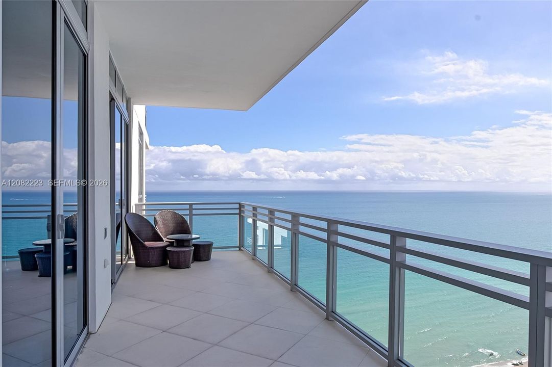 For Rent: $12,900 (3 beds, 3 baths, 2900 Square Feet)