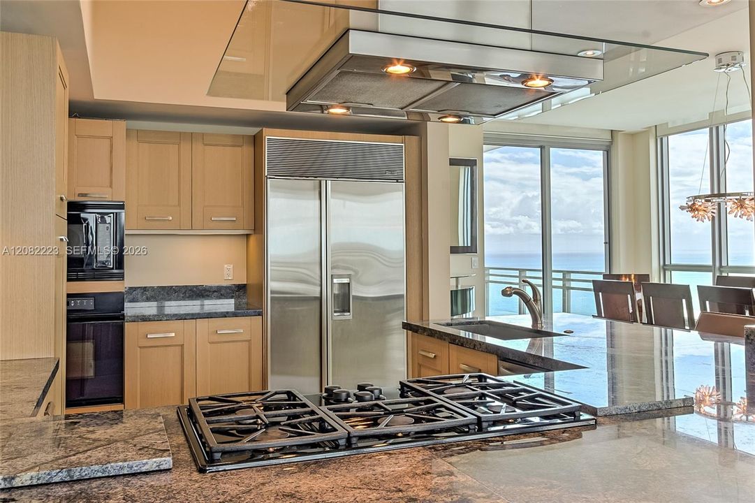 For Rent: $12,900 (3 beds, 3 baths, 2900 Square Feet)