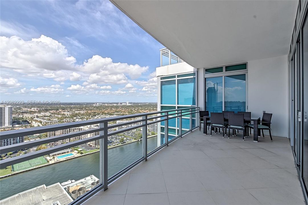 For Rent: $12,900 (3 beds, 3 baths, 2900 Square Feet)
