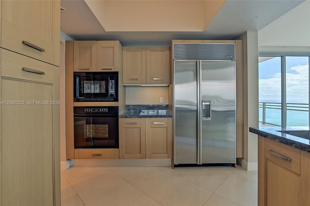 For Rent: $12,900 (3 beds, 3 baths, 2900 Square Feet)