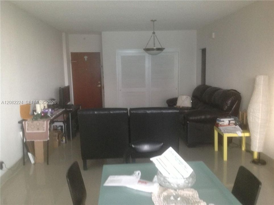For Sale: $499,500 (1 beds, 1 baths, 826 Square Feet)