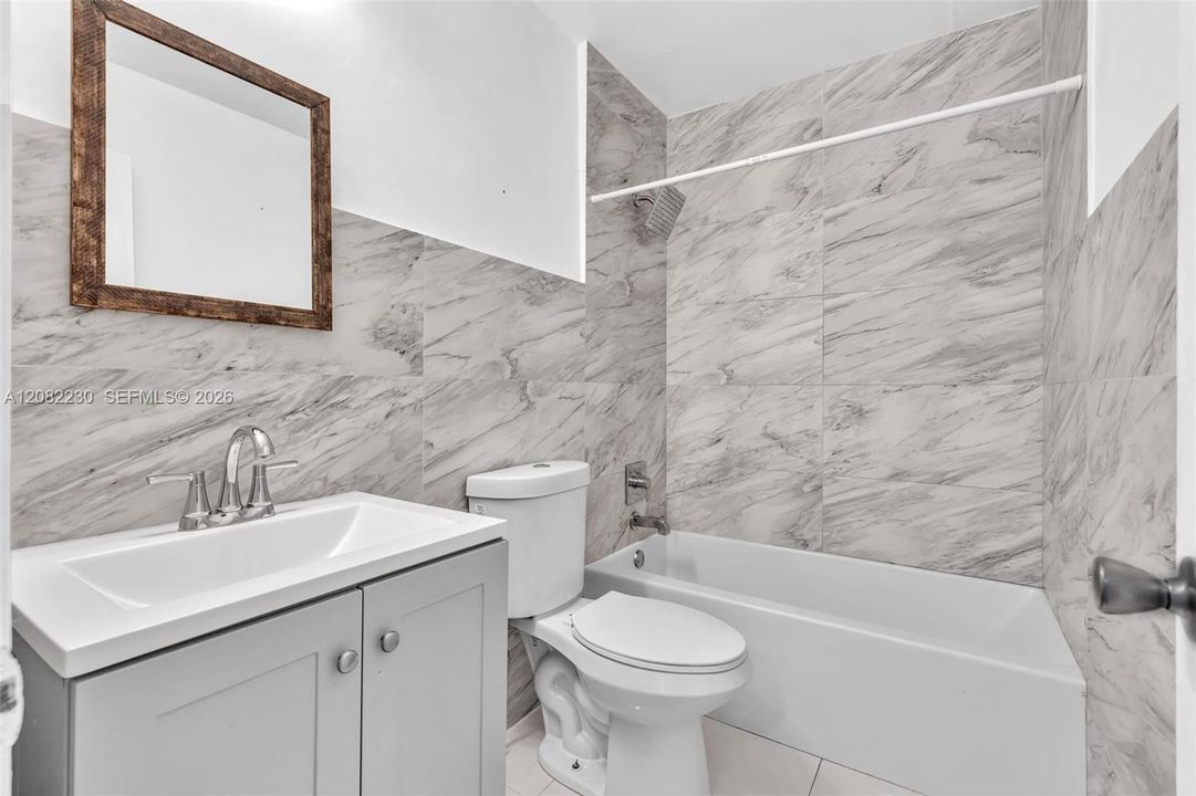 For Rent: $2,000 (2 beds, 1 baths, 773 Square Feet)