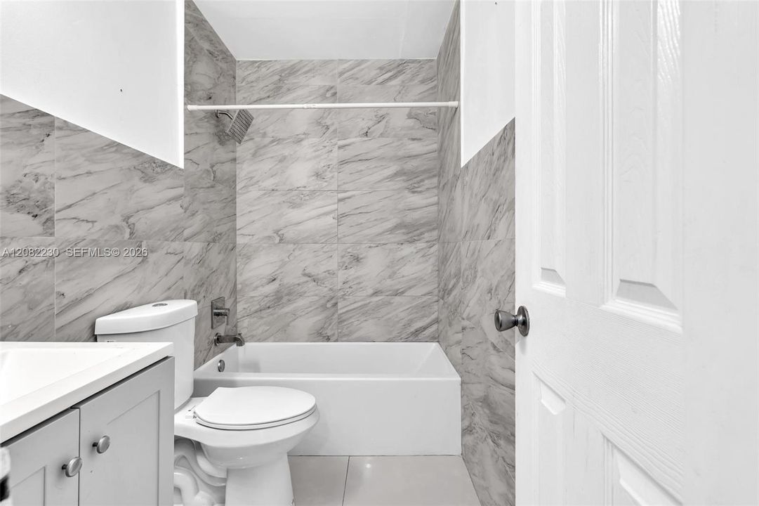 For Rent: $2,000 (2 beds, 1 baths, 773 Square Feet)