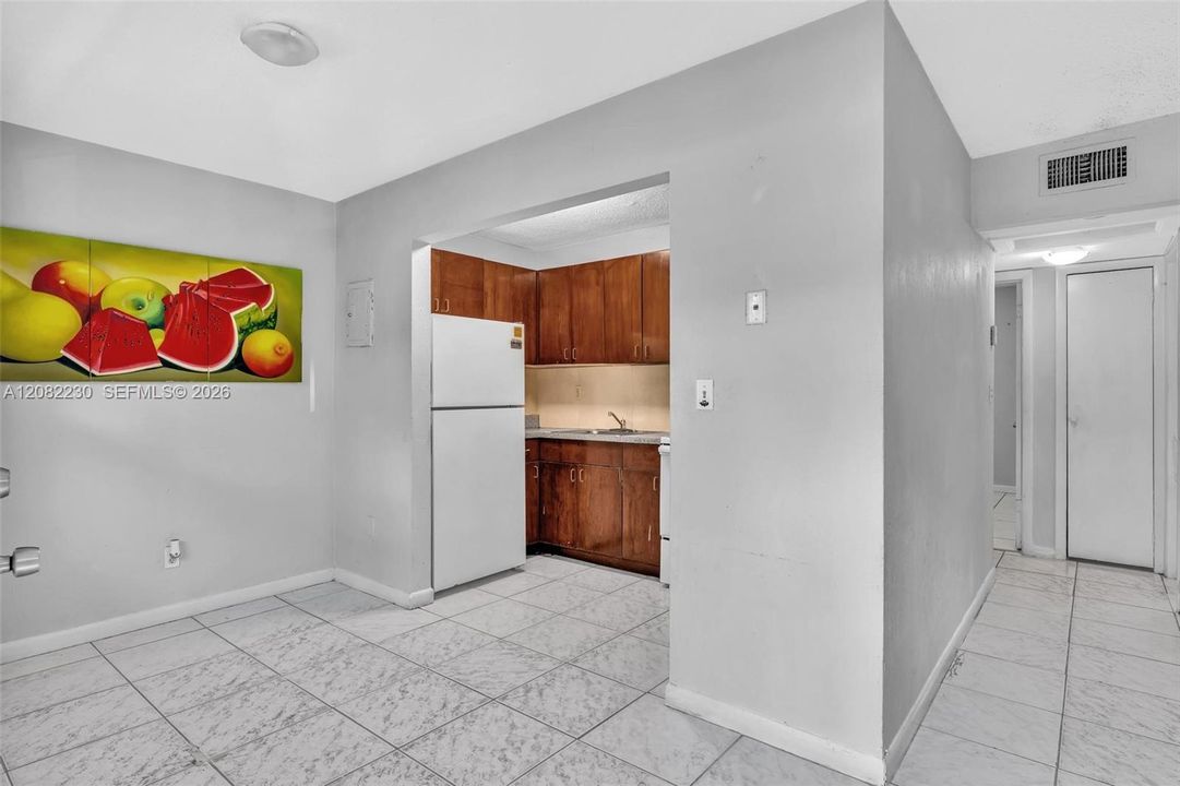 For Rent: $2,000 (2 beds, 1 baths, 773 Square Feet)