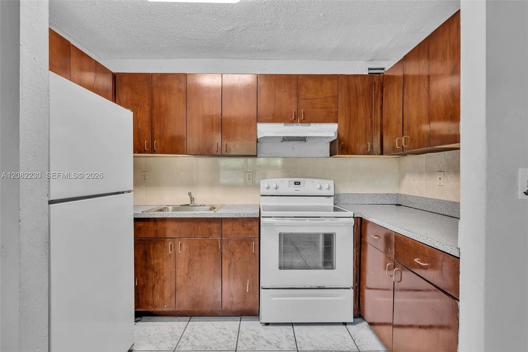 For Rent: $2,000 (2 beds, 1 baths, 773 Square Feet)