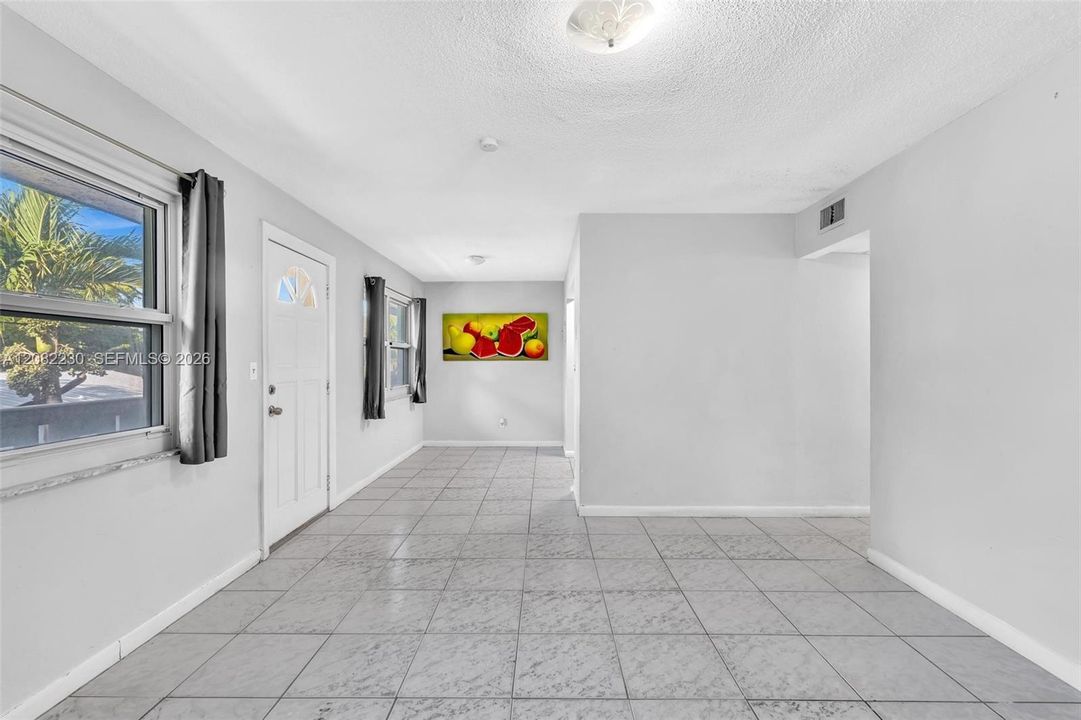 For Rent: $2,000 (2 beds, 1 baths, 773 Square Feet)
