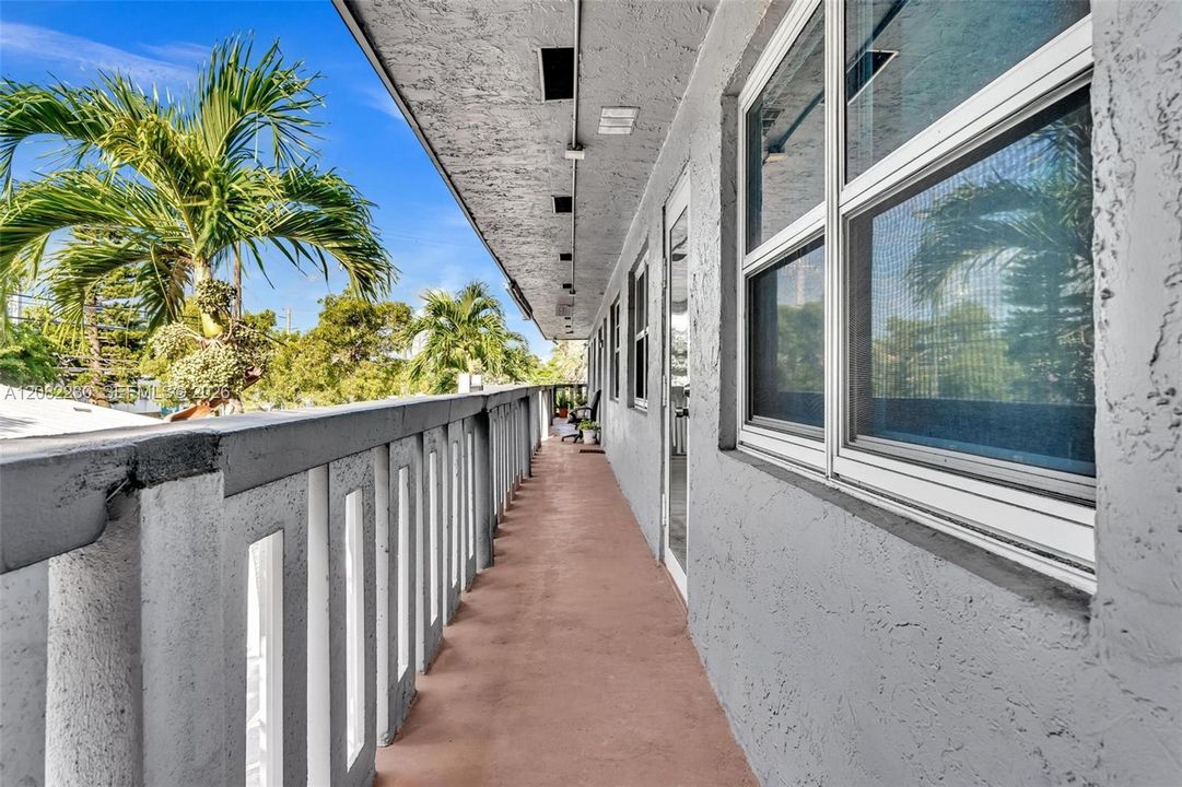 For Rent: $2,000 (2 beds, 1 baths, 773 Square Feet)