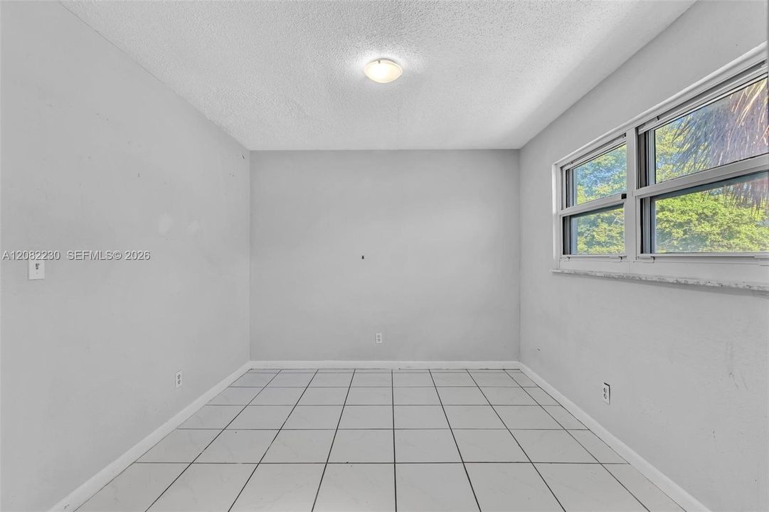 For Rent: $2,000 (2 beds, 1 baths, 773 Square Feet)