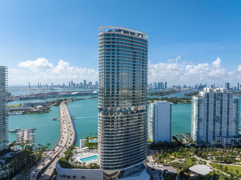 На продажу: $10,500,000 (4 спален, 5 ванн, 3520 Квадратных фут)